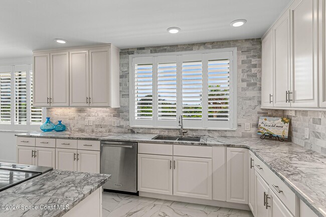 Building Photo - 7415 Aquarina Beach Dr