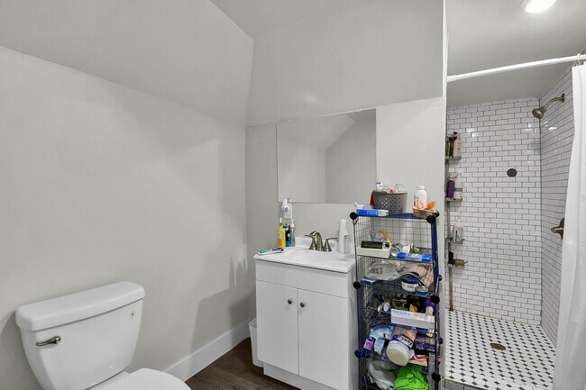 Building Photo - 1508 Summit St