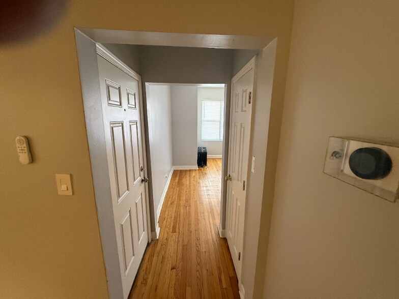 Building Photo - 7204 S Cornell Ave