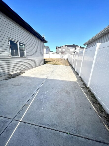 Building Photo - 2410 Andrew St