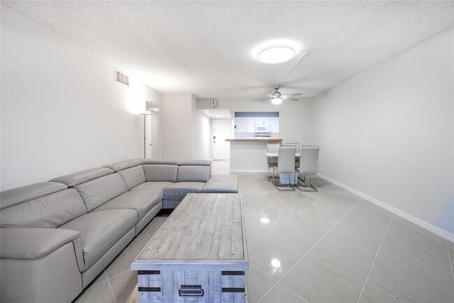 Building Photo - 770 SE 2nd Ave