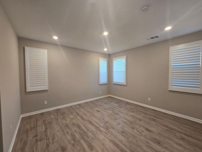 Building Photo - Fresh, Fun & Fully Loaded! 1681 Whitmore L...
