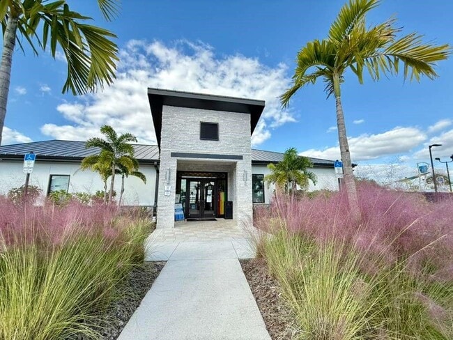 Building Photo - 120 Bogey Dr