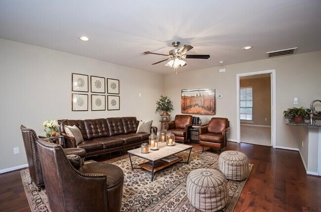 Building Photo - 5343 Richmond Ave.