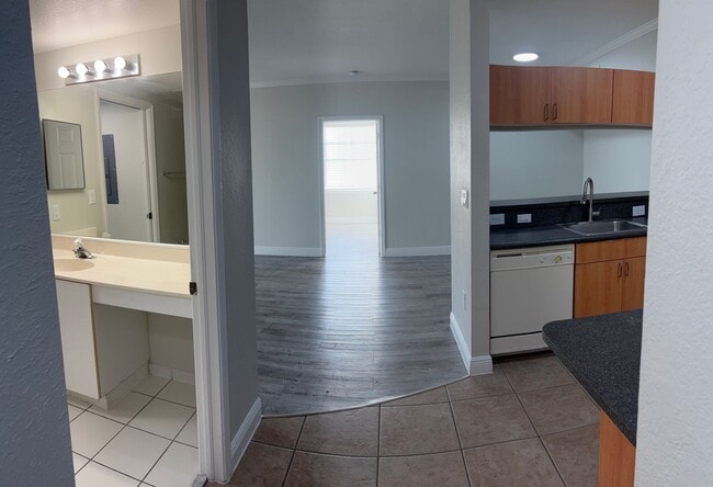 Building Photo - Up to 2 Months Free! Spacious 2/2 Corner Lake View Unit in Coral Springs!