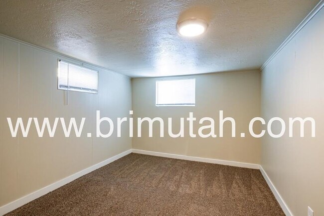 Building Photo - 2393 E 3000 S