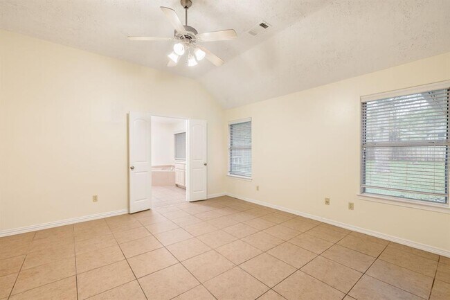 Building Photo - 10459 Parkside Dr