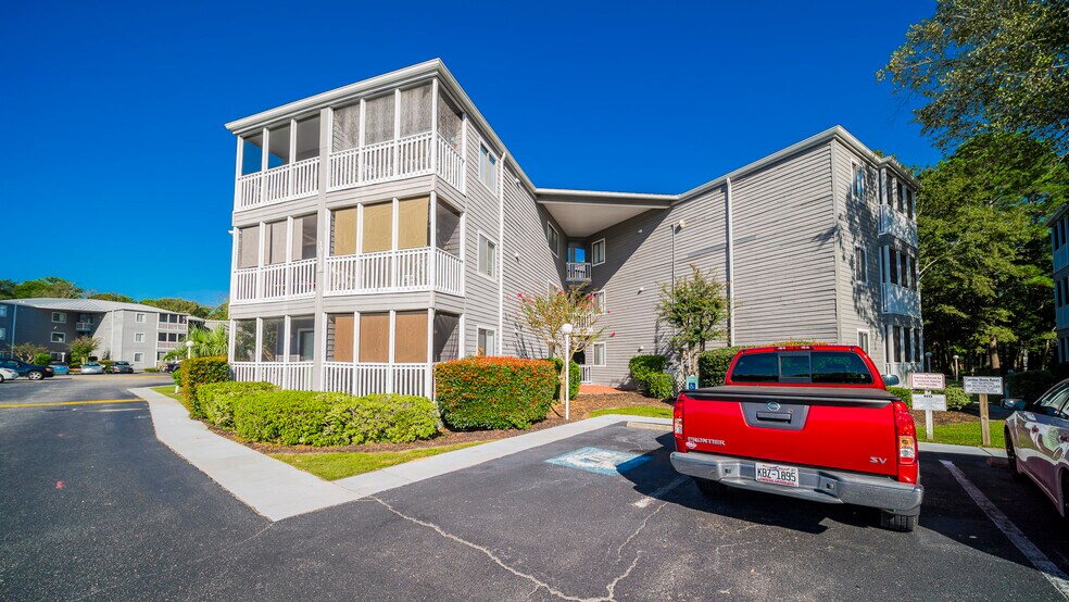 Building Photo - 10170 Beach Dr SW