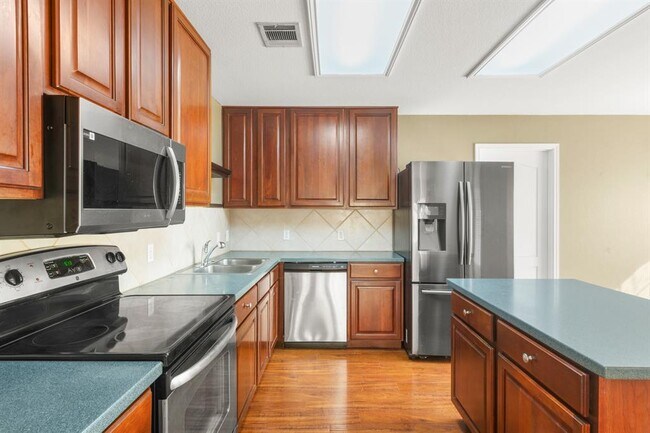 Building Photo - 300 Emerald Fields Ln