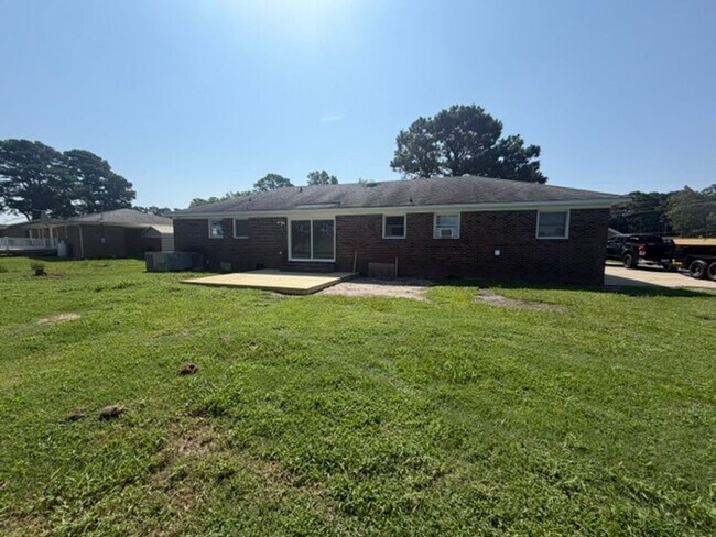 Building Photo - 2146 Crescent Dr