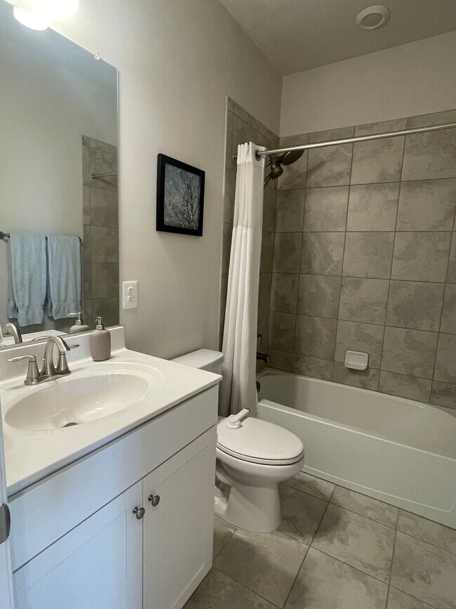Building Photo - FOUR LEVEL TOWNHOUSE IN DOWNTOWN CROWN, 2 ...