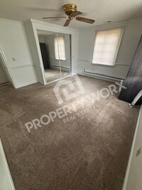 Building Photo - 2 Bed/ 1 Bath Single Family Home