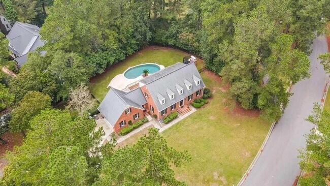 Building Photo - Gorgeous Estate home in Houndslake!