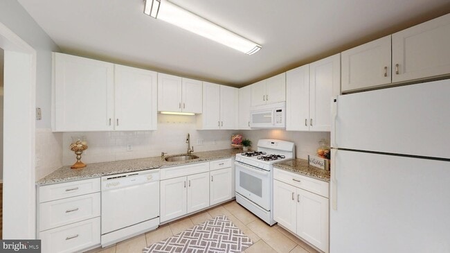 Building Photo - 46895 Eaton Terrace
