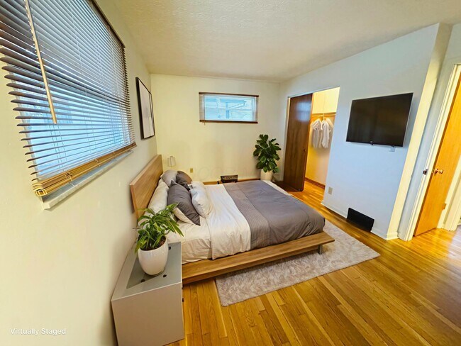 Building Photo - 1016 Lambeth Dr