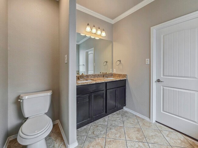 Building Photo - 12320 Walden Wood Dr