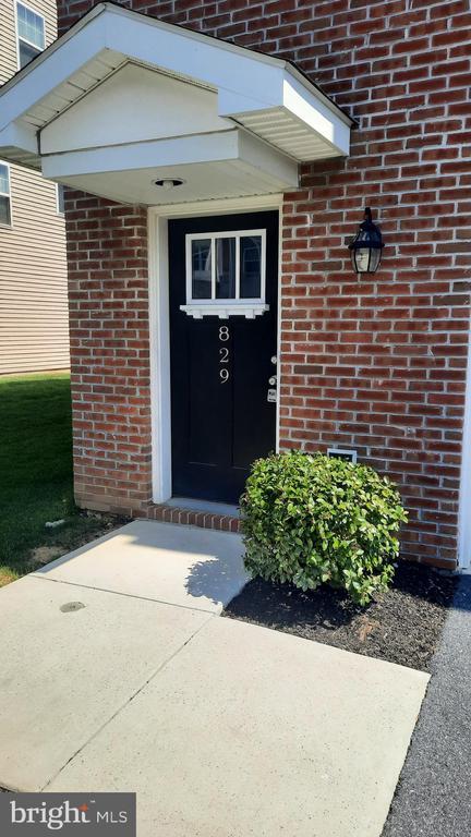 Building Photo - 829 Admiral's Quay Dr