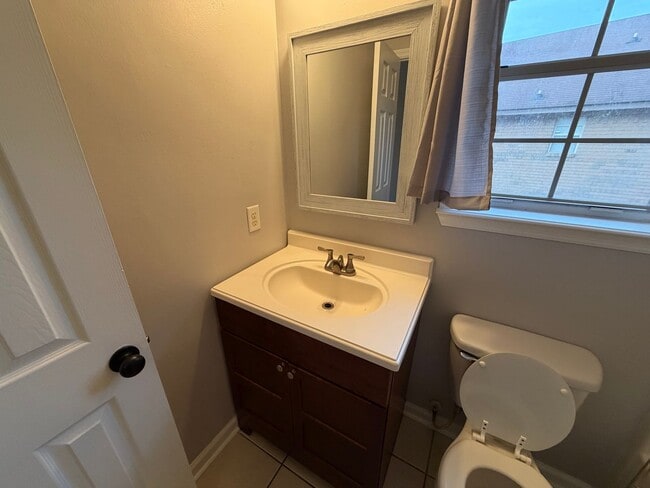 Building Photo - FOR RENT