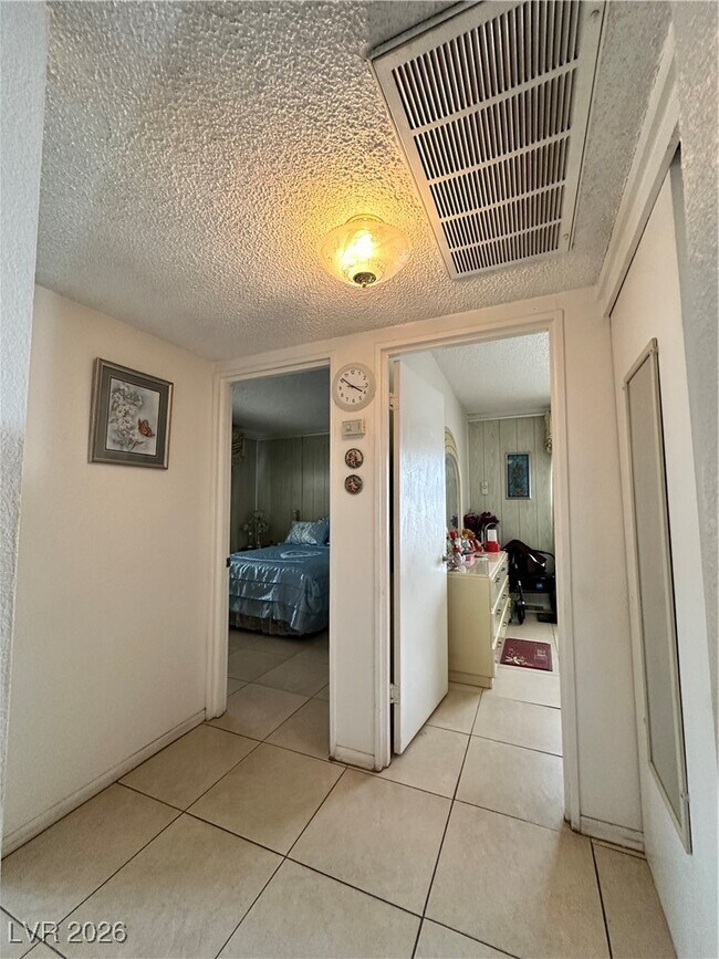 Building Photo - 2300 Pardee Pl