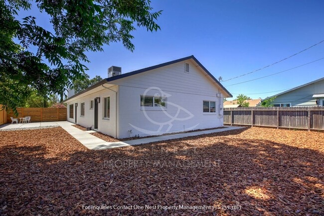 Building Photo - Great Tahoe Park home, 3 bedroom with 1 ba...