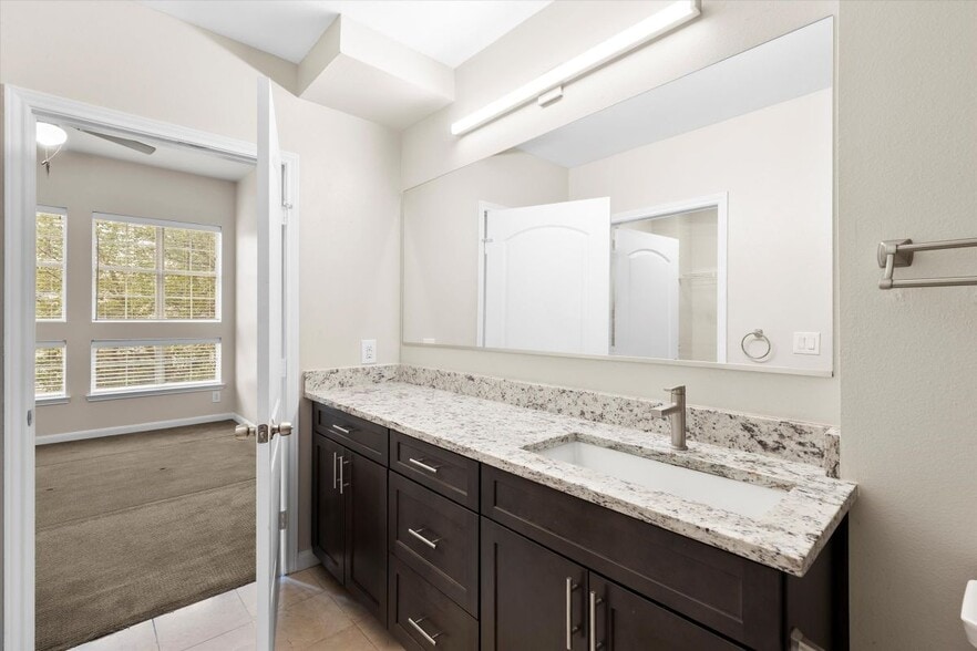 Building Photo - 3225 Turtle Creek Blvd Blvd