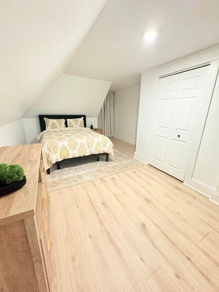 Building Photo - 1136 Wood Ave