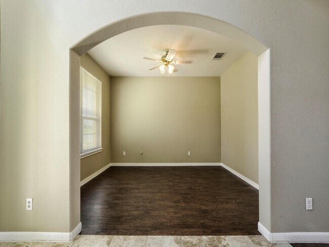 Building Photo - 1412 Briar Hill Dr