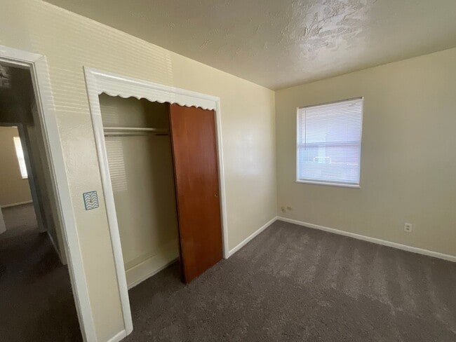 Building Photo - 3 Bed, 2 Bath, 1 Car Garage