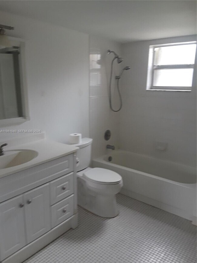 Building Photo - 107 Gardens Dr