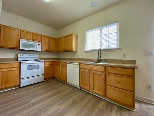 Building Photo - 1/2 MONTH FREE! ?Upgraded 4BR with Brand New Flooring & Private Backyard – Available Feb 15