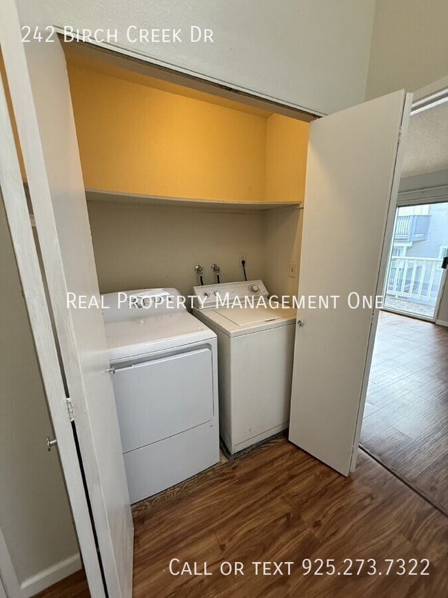 Building Photo - 242 Birch Creek Dr