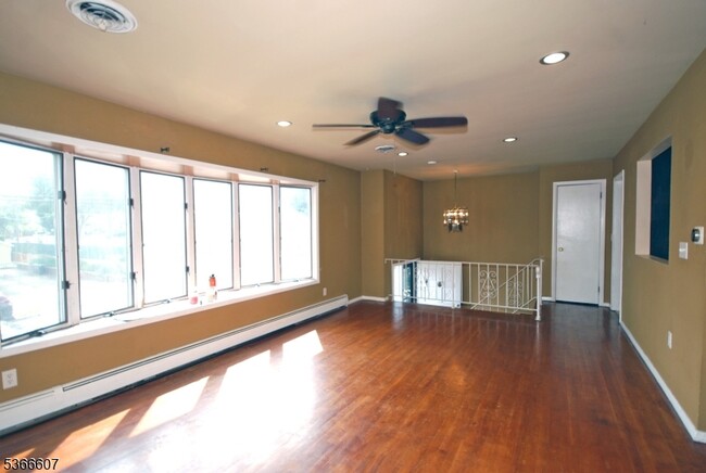 Building Photo - 561 Anderson Ave