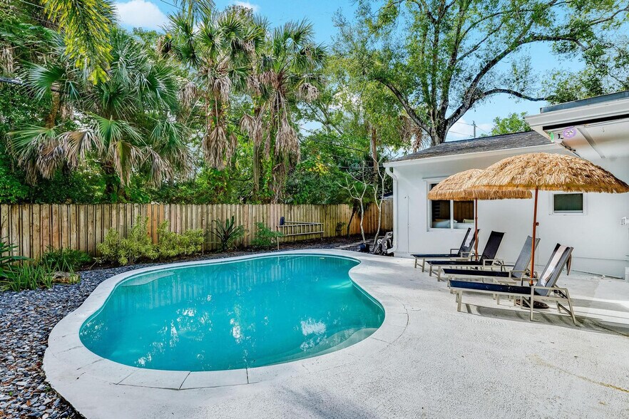 Building Photo - 1516 SW 8th Ave