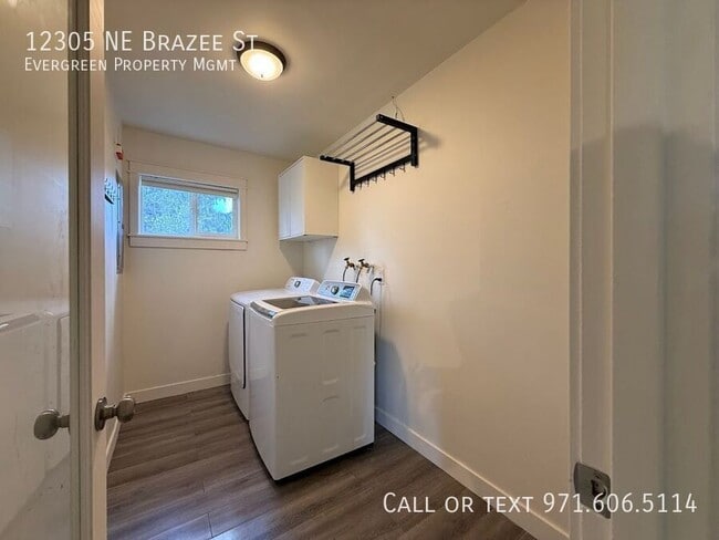 Building Photo - 12305 NE Brazee St