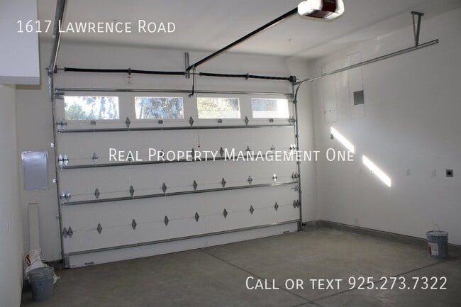 Building Photo - 1617 Lawrence Rd