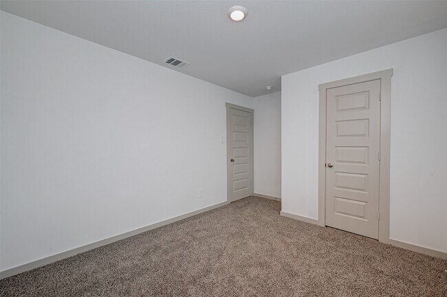 Building Photo - 1203 Hyde Lk Ln