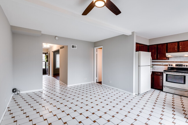 Building Photo - 18W269 Kirkland Ln