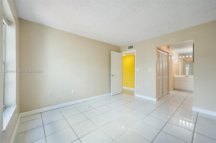 Building Photo - 1725 W 60th St