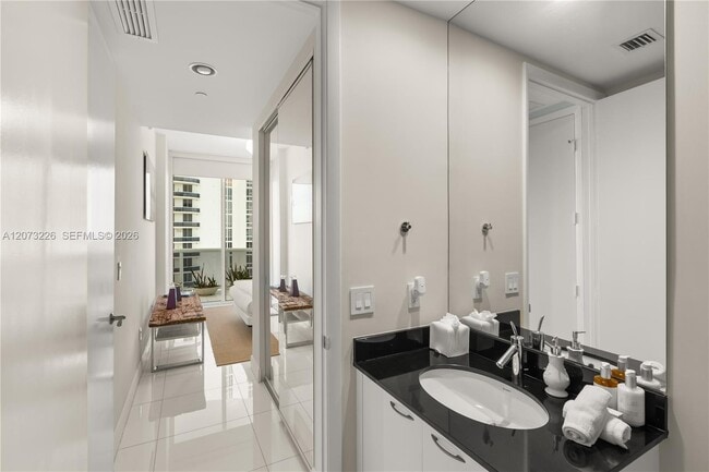 Building Photo - 15811 Collins Ave