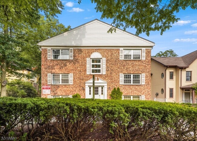 Primary Photo - 48 Elm St