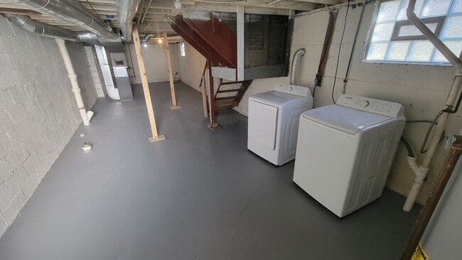 Building Photo - 37-39 N Chase