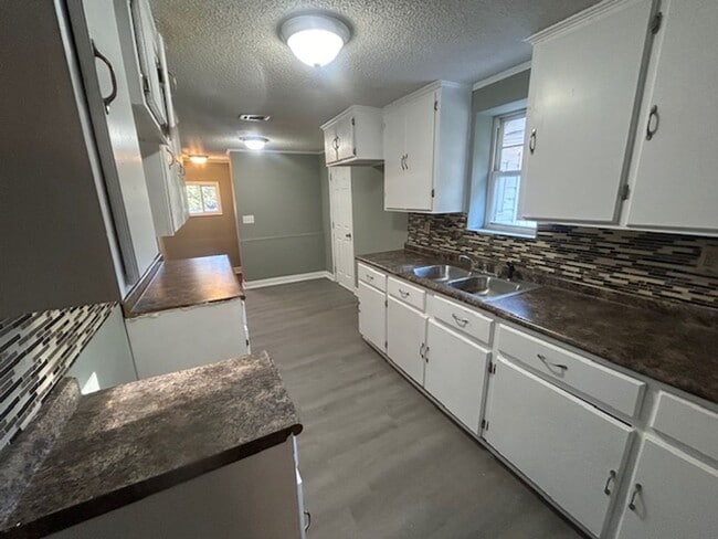 Building Photo - 3530 Beaumont Ave