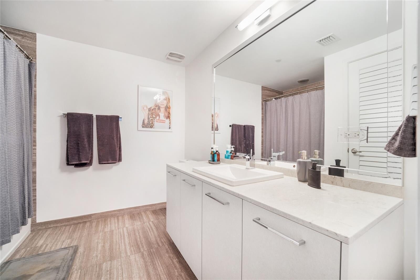 Building Photo - 1010 Brickell Ave