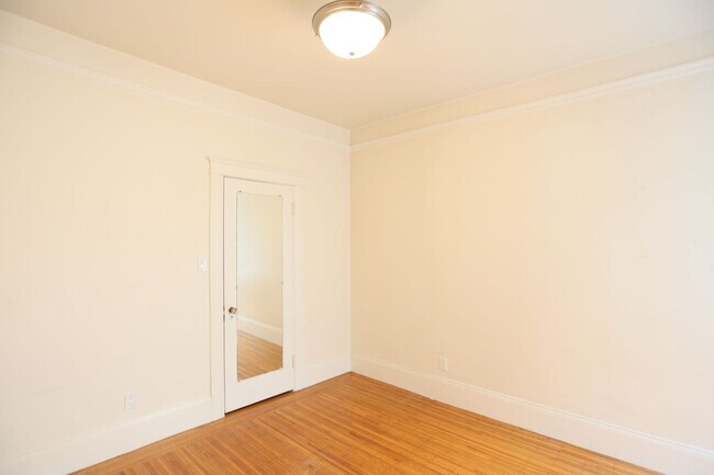 Building Photo - 312 20th Ave
