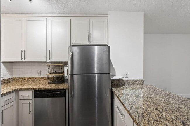 Building Photo - Newly Remodeled 2Bed 1Bath Townhome in Prior Lake!