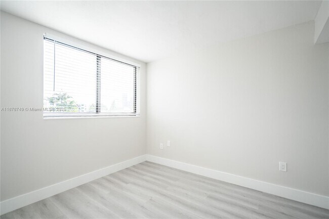 Building Photo - 6960 Rue Vendome