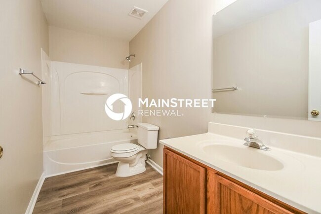 Building Photo - 3 Bedroom Pet-Friendly Home in Charlotte, NC with Main Street Renewal