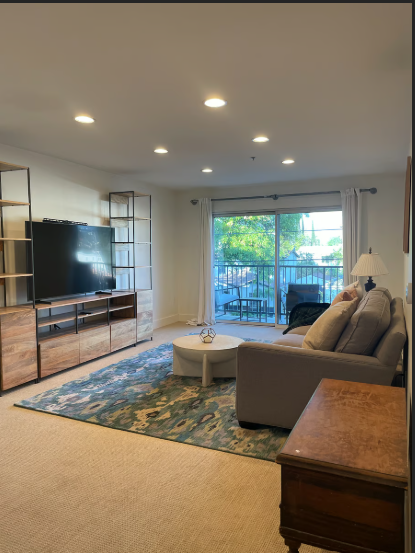 Building Photo - 4501 Cedros Ave