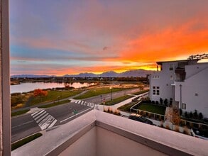 Building Photo - Modern 2 Bedroom Townhome with Stunning La...