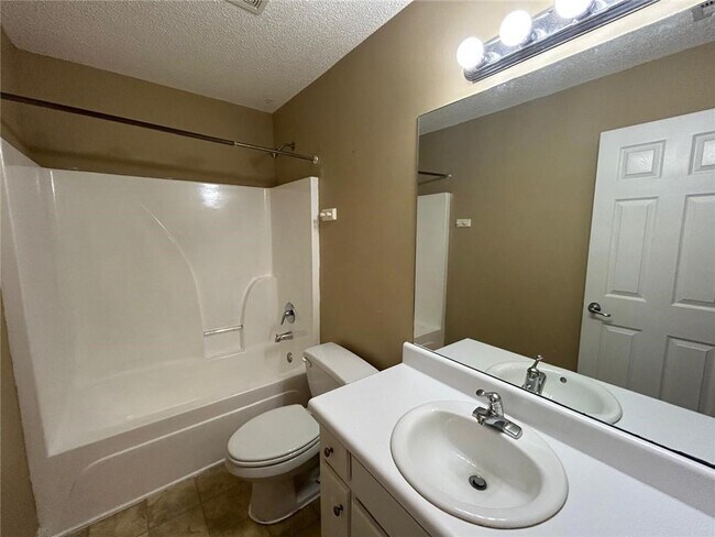 Building Photo - 3233 Glenloch Pl